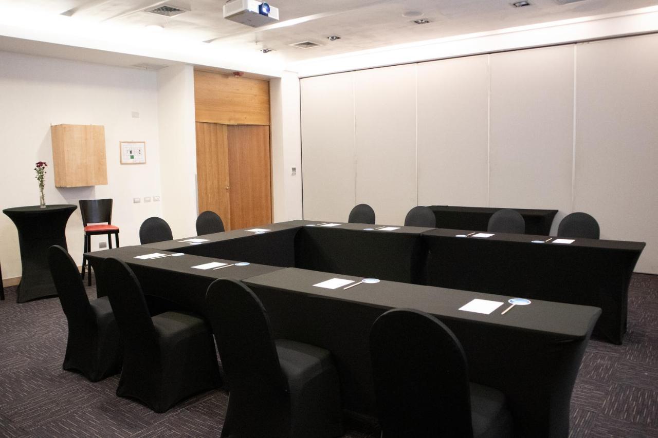 Wyndham Concepcion Pettra Hotel Exterior photo A meeting room at the hotel