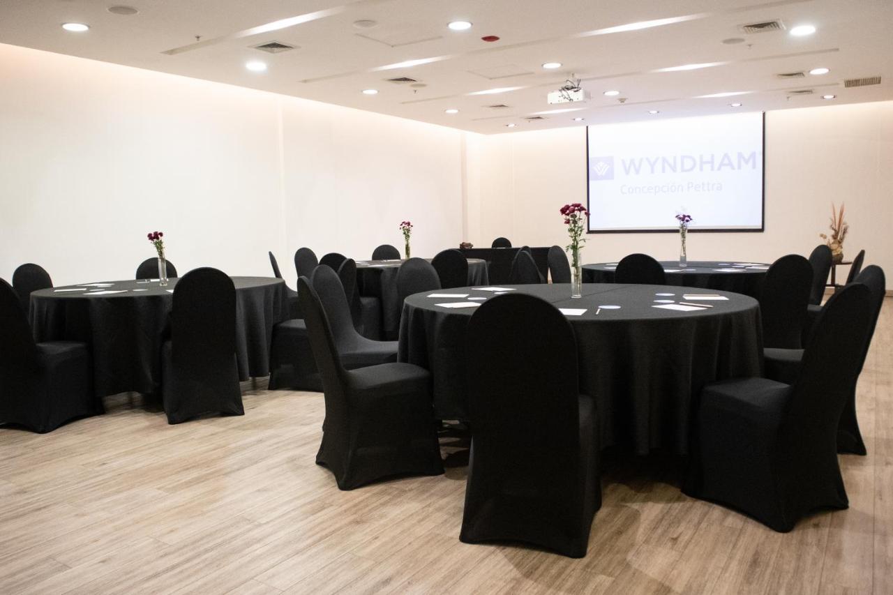Wyndham Concepcion Pettra Hotel Exterior photo Meeting room
