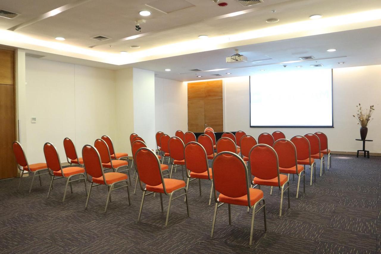 Wyndham Concepcion Pettra Hotel Exterior photo A typical meeting room